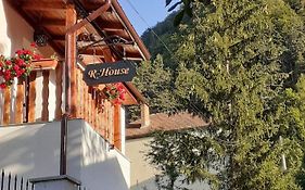 R-House